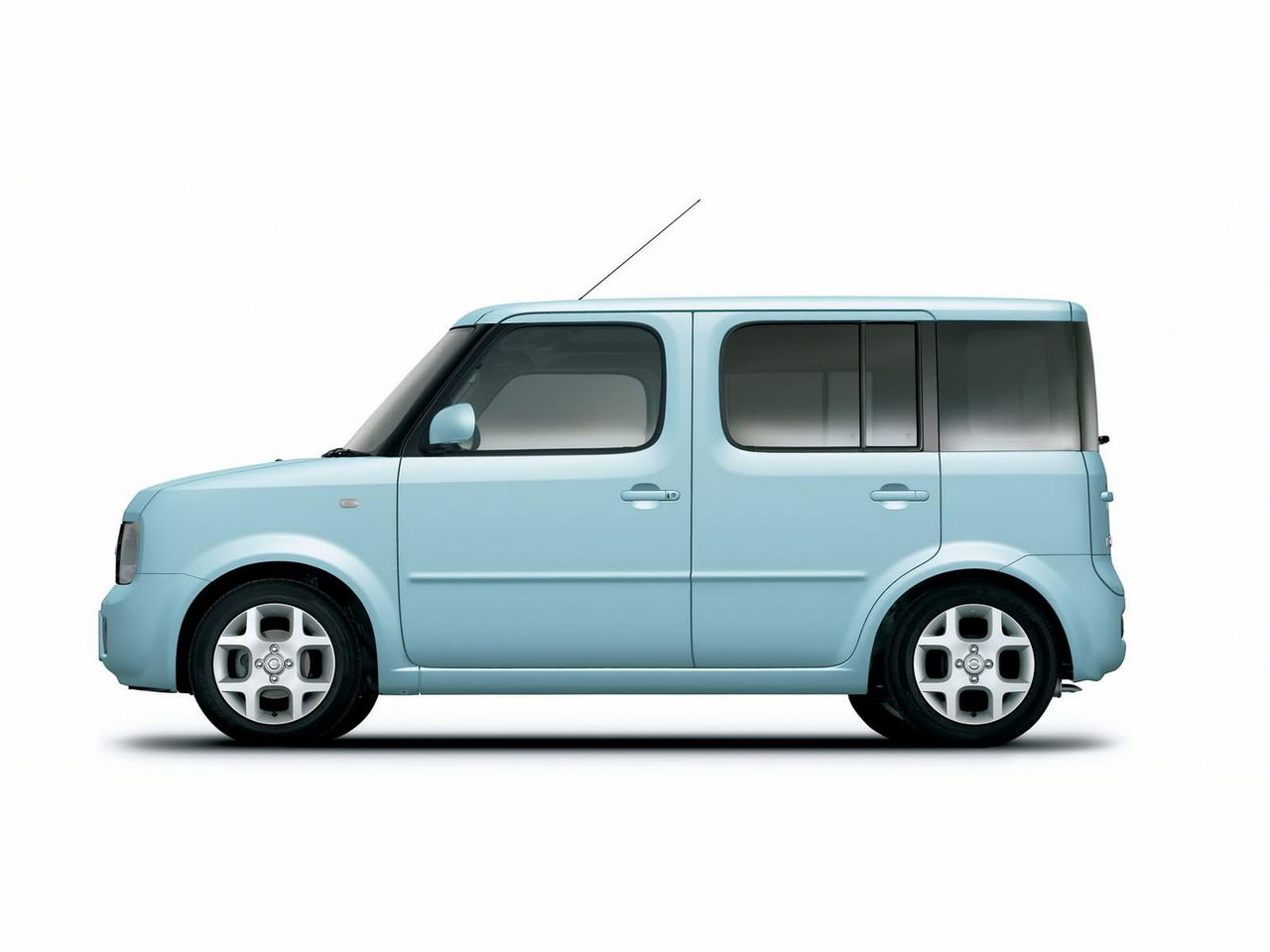 Nissan Cube 2003 003.jpg